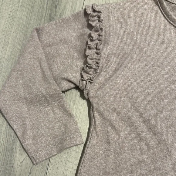 Girls' Ruffle Sleeve Top in Gray - Picture 3 of 4